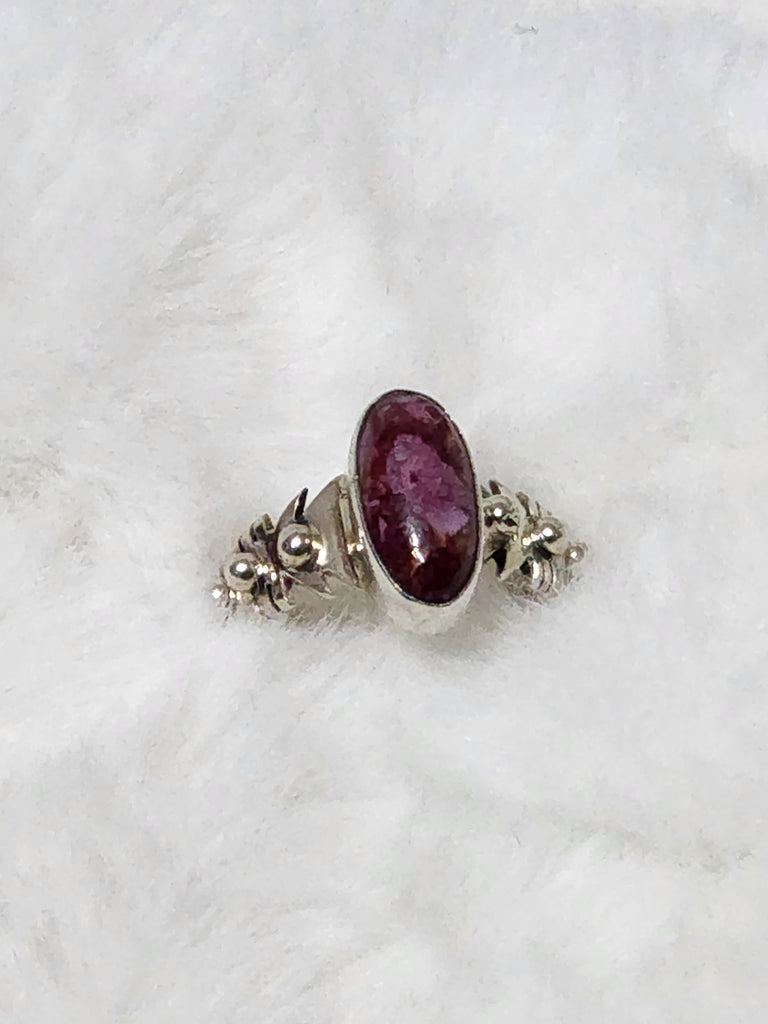 Navajo Sterling Silver & Purple Spiny Oyster Ring    Size 7    (New) Artist:  Running Bear   signed