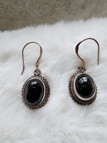 Navajo Small Sterling Silver w/ Onyx Earrings     (Vintage) Artist:  unsigned  Excellent vintage condition.  Very light patina.  Beautiful stones, no chips or cracks. 