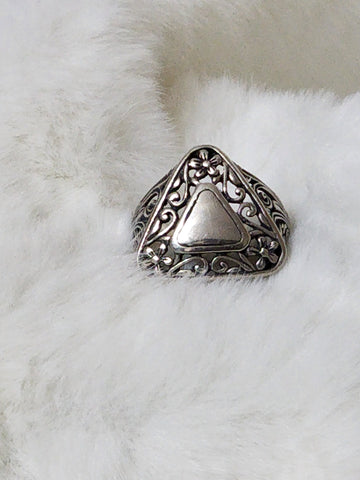 Sterling Silver Triangle W/ Scroll work    Size 7.5    (New)