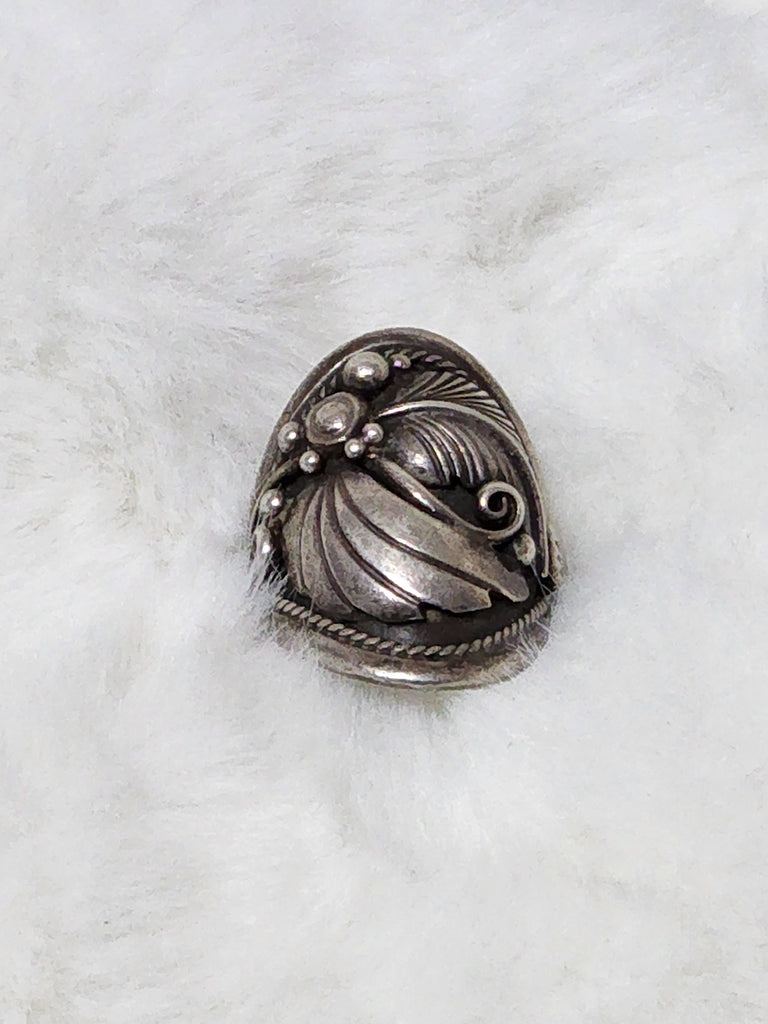 Navajo Large Sterling Silver Abstract Leaf Ring    Size 5.75    (Vintage)  Artist Signed "EB"  Erick Begay