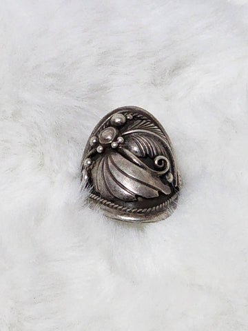 Navajo Large Sterling Silver Abstract Leaf Ring    Size 5.75    (Vintage)  Artist Signed 